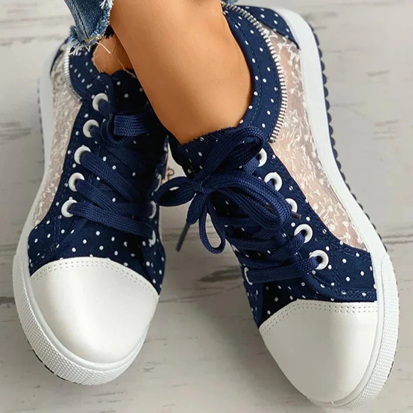 Flache Schuhe mit Spitzenkante