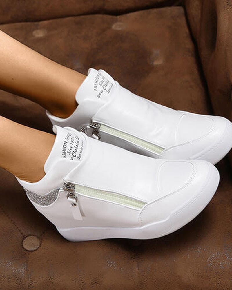 Sportschuhe mit Keilabsatz