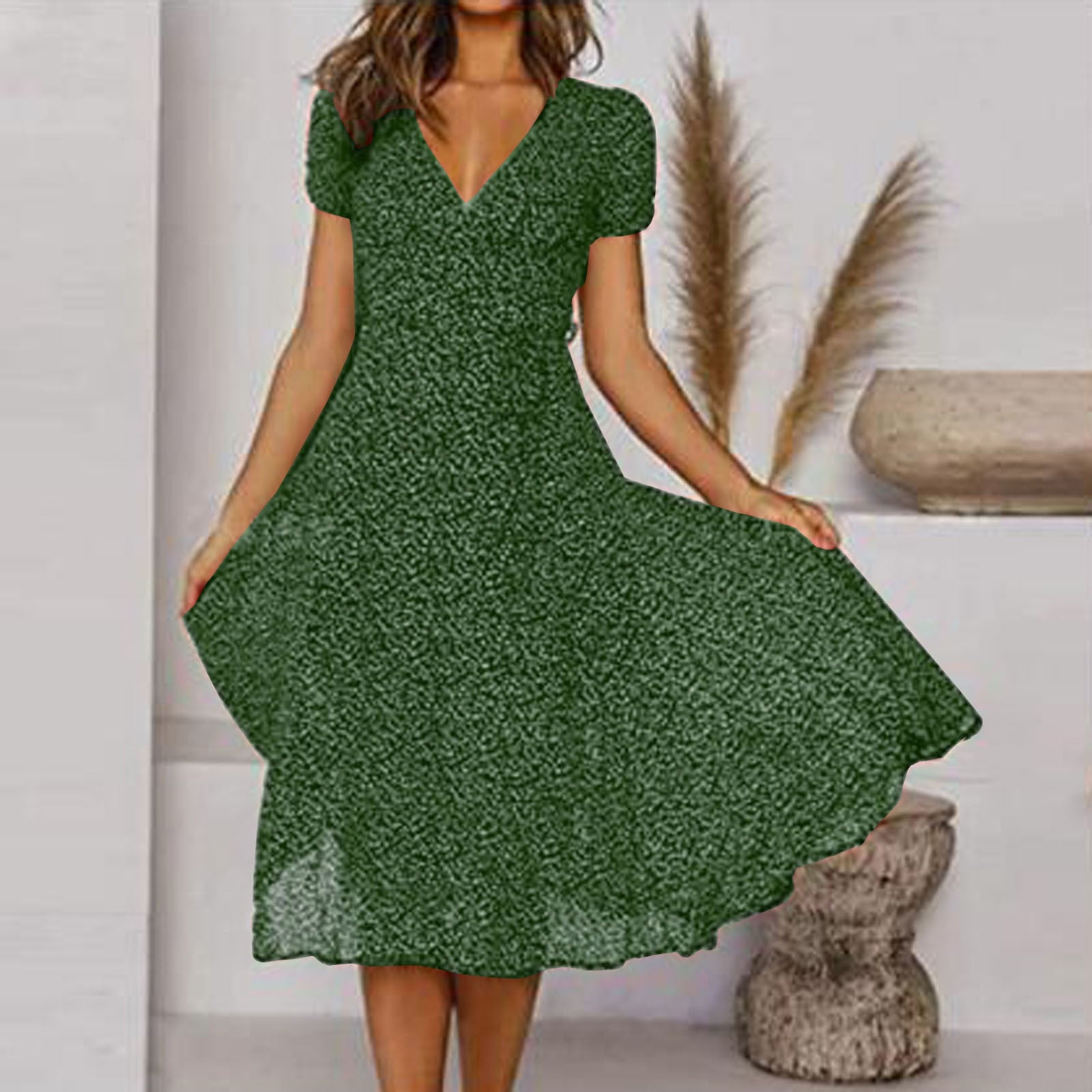 A-Linienkleid mit V-Ausschnitt und schwingendem Saum