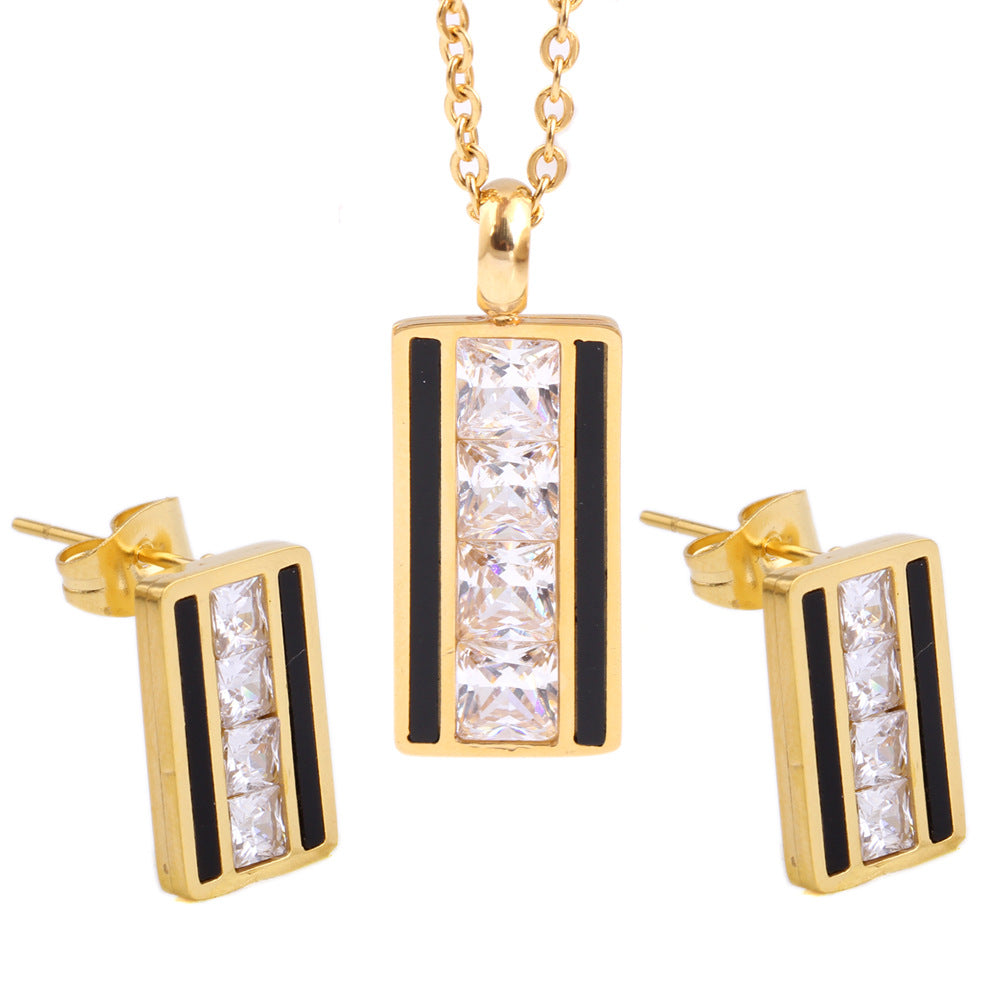 Damen Schmuckset mit funkelnden Zirkonia und eleganter schwarzer Akzentlinie Shop Nory