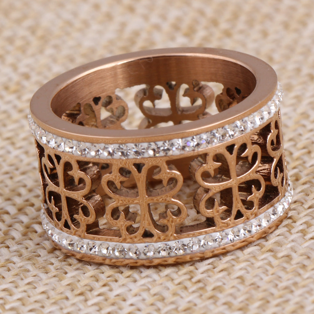 Damen Ring mit kunstvollem Floralmuster aus Edelstahl und funkelnden Zirkonia Shop Nory