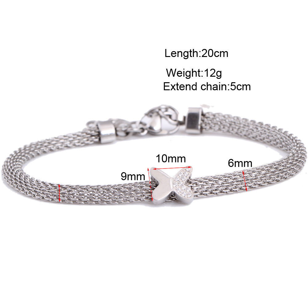 Damen Armband mit filigranem Schmetterlingsanhänger und eleganter Kettenstruktur Shop Nory