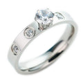 Damen Ring mit funkelndem Zirkonia-Besatz und modernem Design Shop Nory