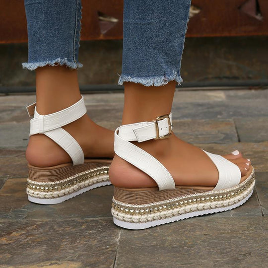 Sommer Sandalen mit Schnallenriemen und Plateau