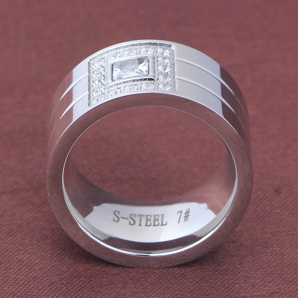 Herren Ring mit elegantem Zirkonia-Besatz und modernem Design Shop Nory