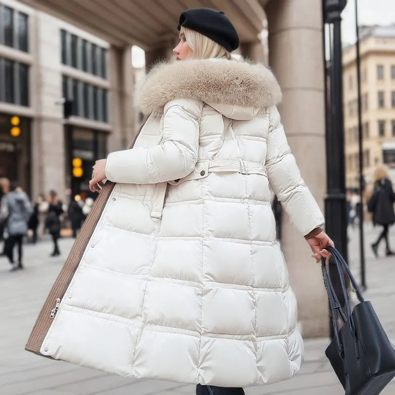 Damen lange Winterjacke mit Pelzmütze und Gürtel