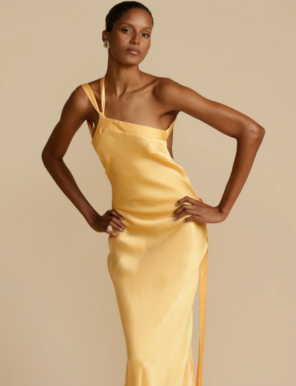 Satin Kleid - Luxus Glanz - Perfekt für Sommerveranstaltungen