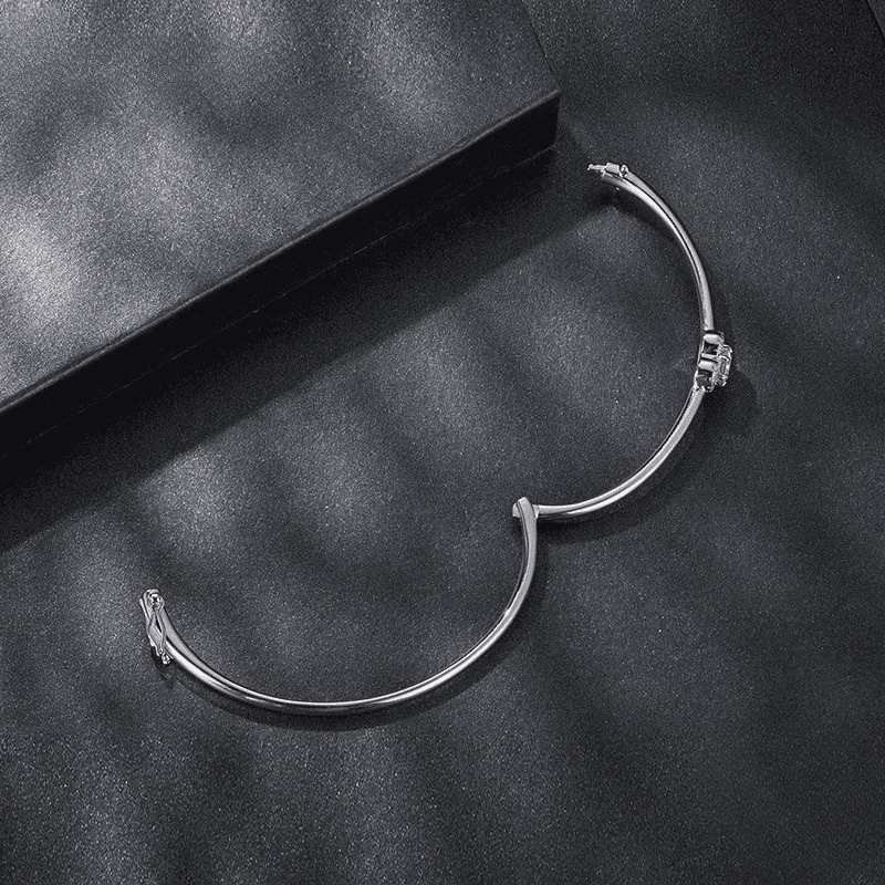 Strahlendes Moissanit-Herzarmband - Erschwinglicher Luxus für Frauen | Shop Nory
