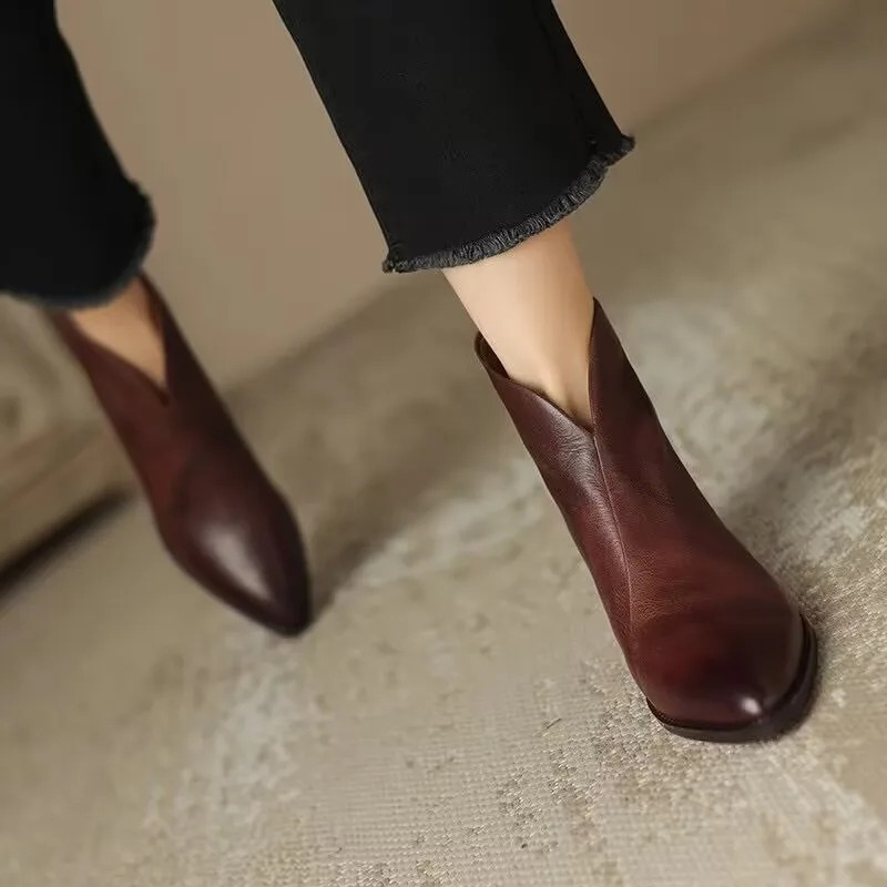 Stiefeletten Leder Spitze Seitenreißverschluss Blockabsatz Elegante Passform