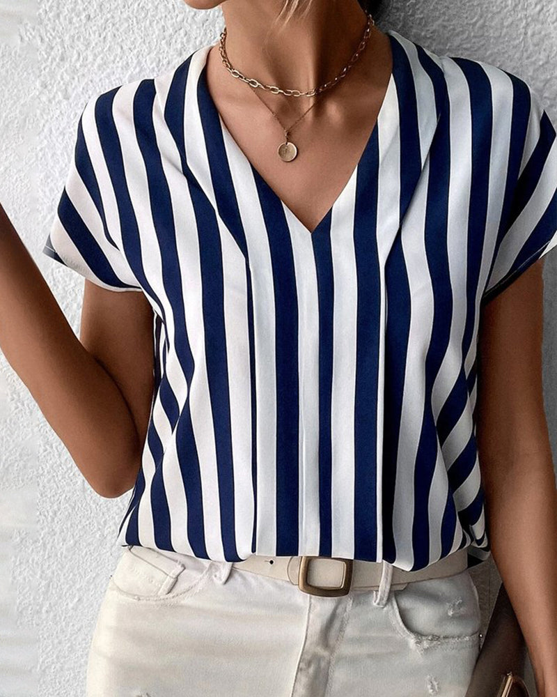 Sommerbluse In Einem Gestreiften Look