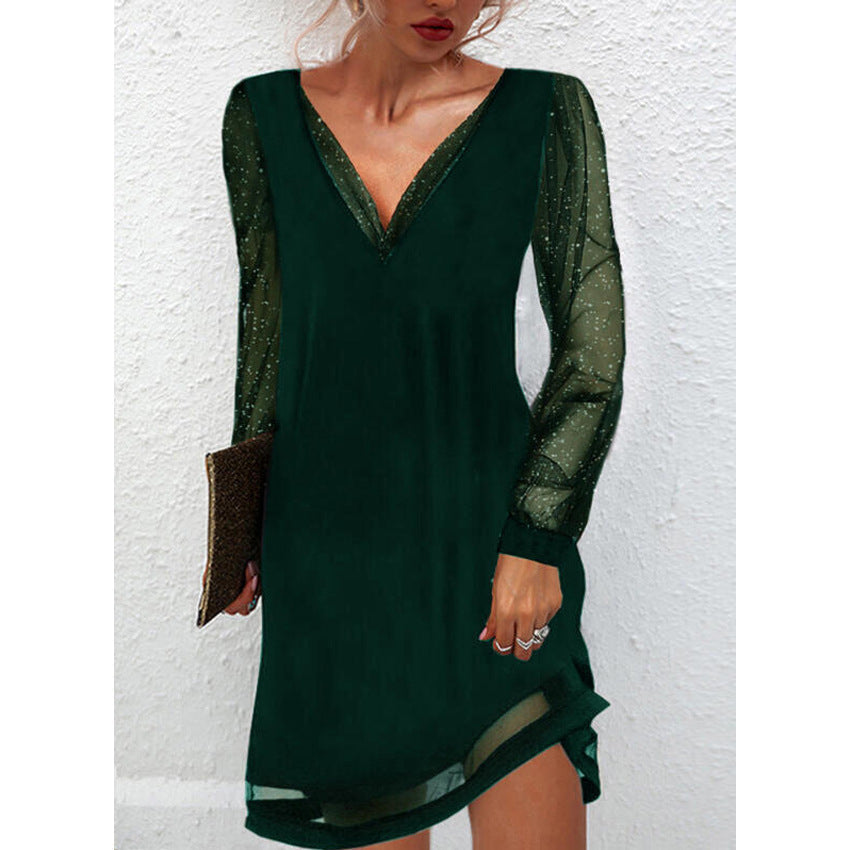 Solides Kleid mit Spitzenbesatz und V-Ausschnitt