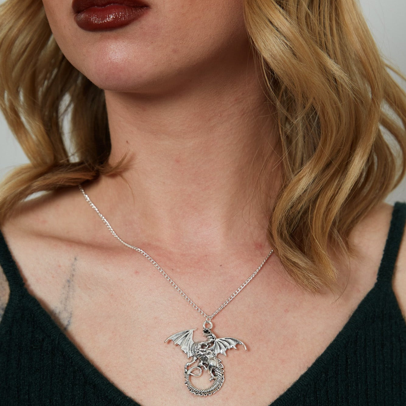 Große silberne gotische Drachenanhänger-Halskette | Shop Nory