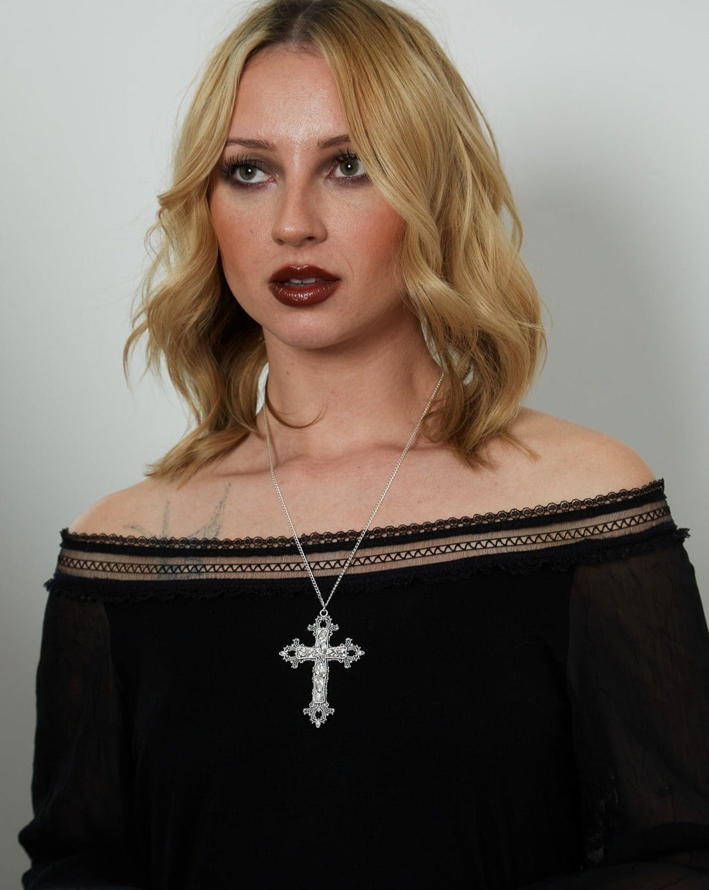 Große silberne gotische Kreuz-Anhänger-Halskette | Shop Nory