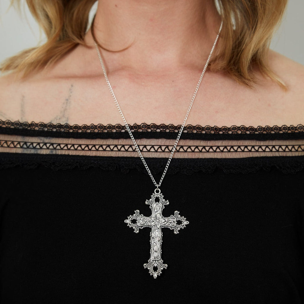 Große silberne gotische Kreuz-Anhänger-Halskette | Shop Nory