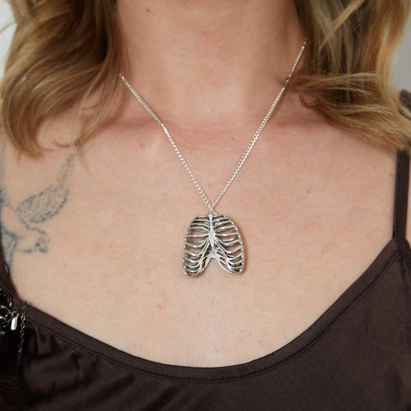 Silberne Gothic Rib Cage Charms Halskette | Shop Nory