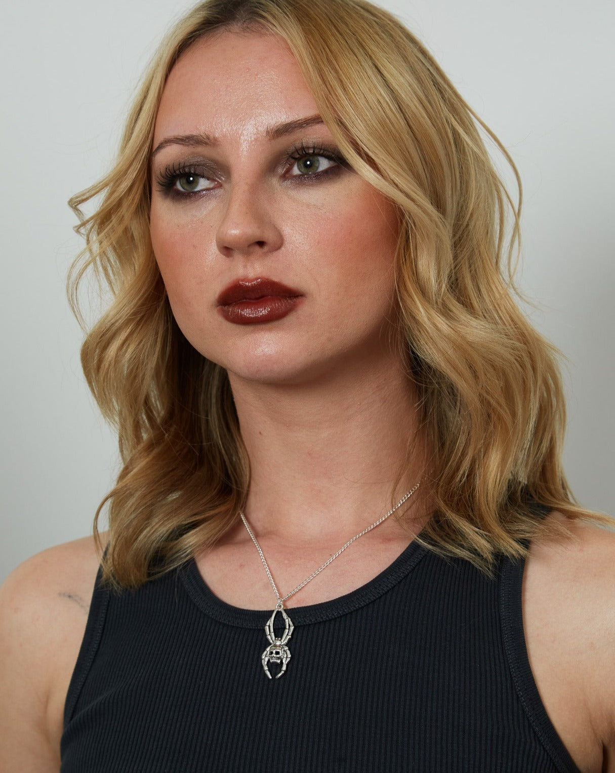Silberne Gothic-Spinnen-Schädel-Anhänger-Halskette | Shop Nory