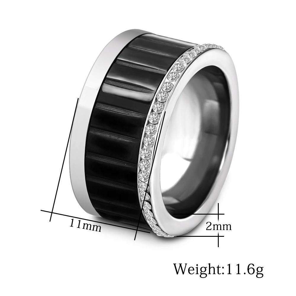 Herren Ring mit eleganten, gravierten Details und funkelndem Zirkonia Shop Nory