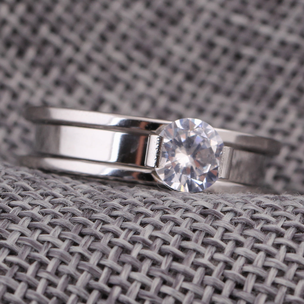 Damen Ring mit funkelndem Zirkonia und modernem Design Shop Nory