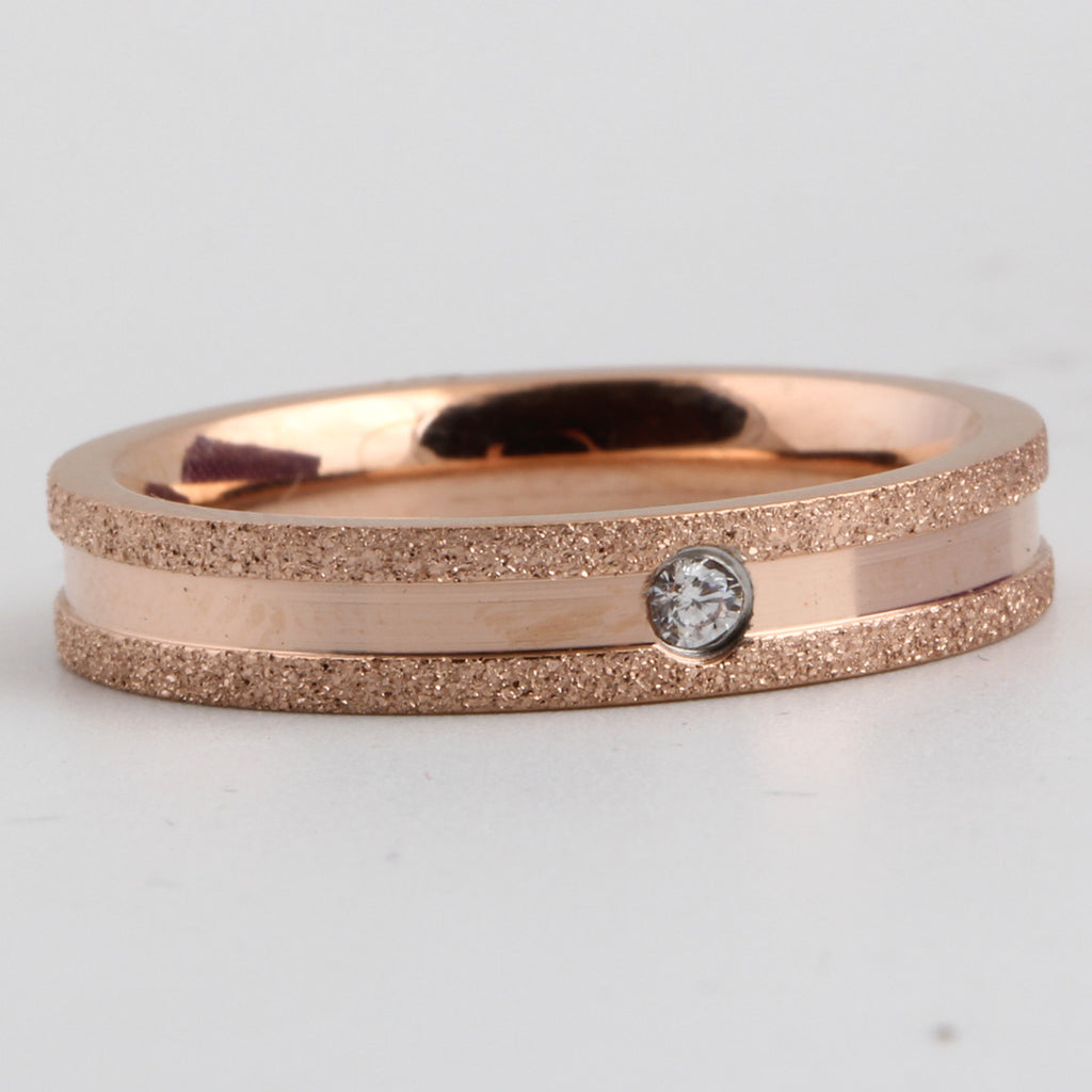 Damen Ring mit elegantem, zweifarbigen Design und funkelndem Zirkonia Shop Nory