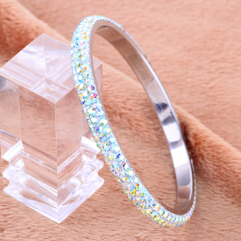 Damen Armband mit funkelndem Kristallbesatz und elegantem Design Shop Nory