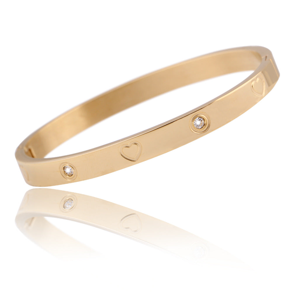 Damen Armreif mit liebevollem Herzdesign und funkelnden Akzenten Shop Nory