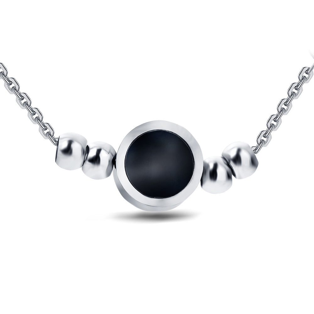 Damen Halskette mit modernem, geometrischem Anhänger und feinen, glänzenden Akzenten Shop Nory