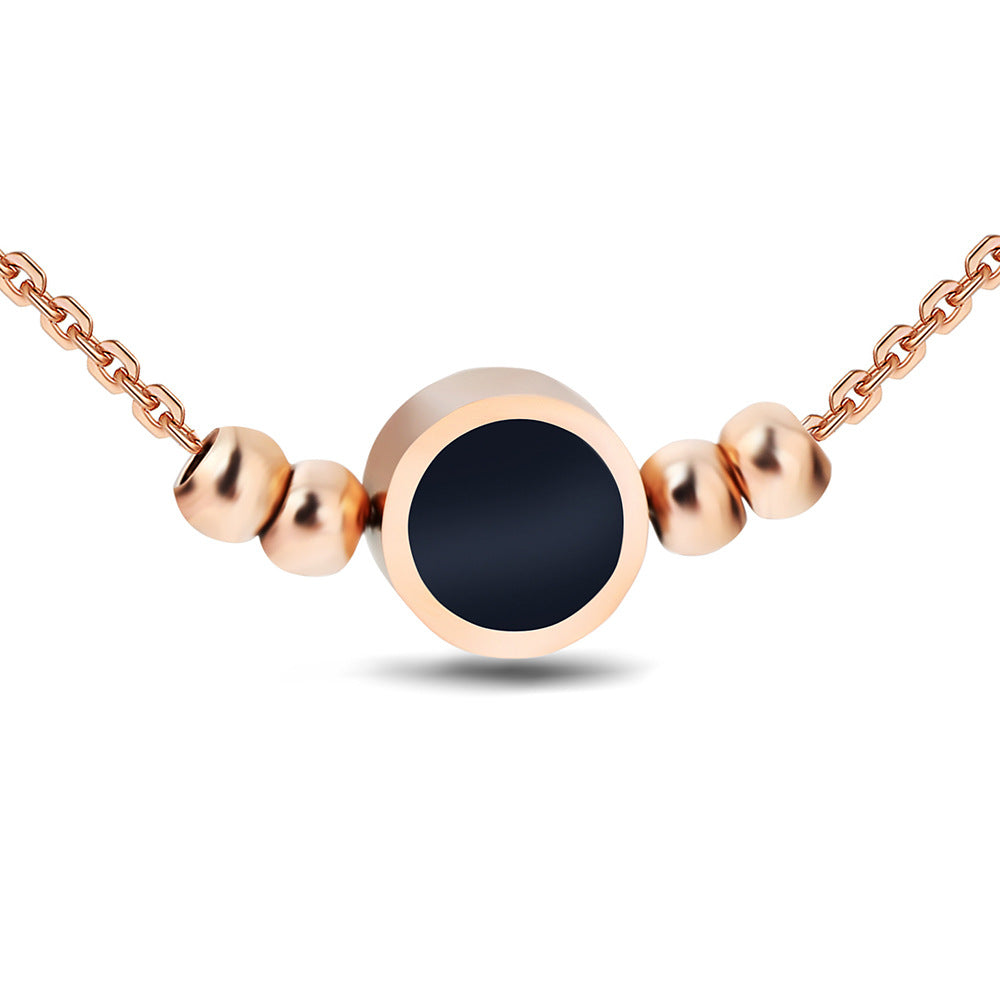 Damen Halskette mit modernem, geometrischem Anhänger und feinen, glänzenden Akzenten Shop Nory