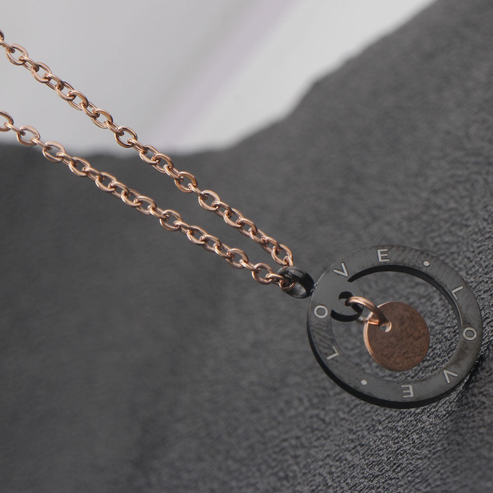 Damen Halskette mit einzigartigem LOVE-Anhänger und feinem Kettendesign Shop Nory