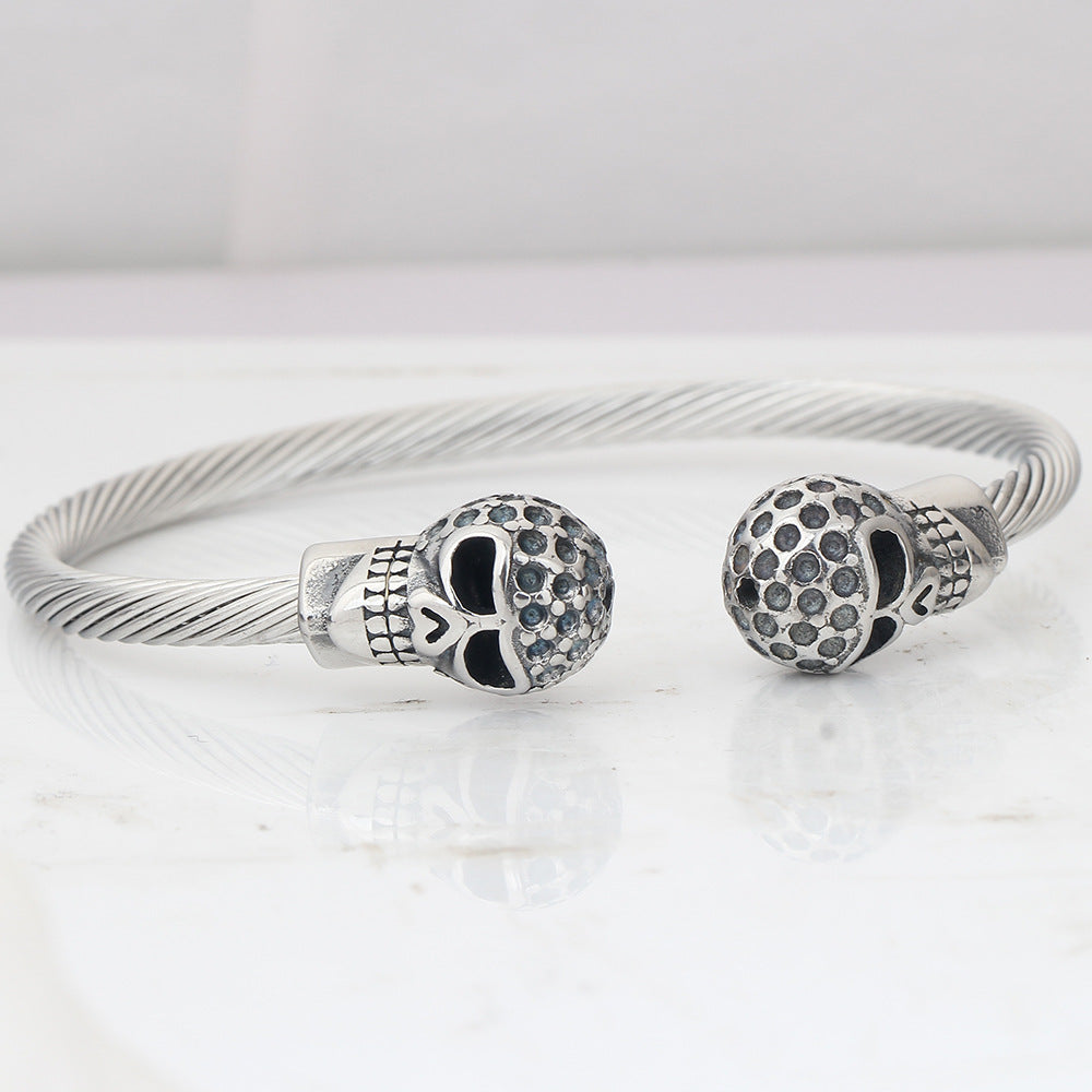 Damen Armreif mit kultiviertem Totenkopf-Design und funkelnden Kristallen Shop Nory