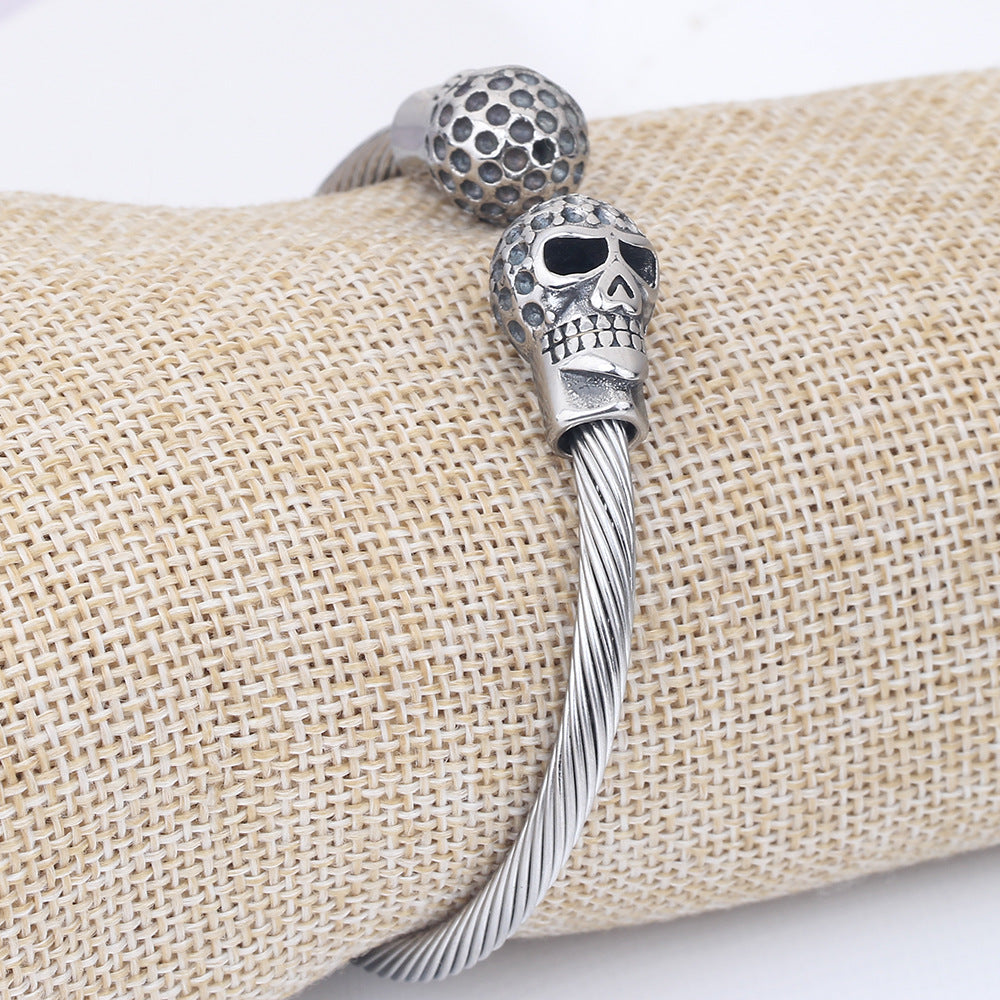 Damen Armreif mit kultiviertem Totenkopf-Design und funkelnden Kristallen Shop Nory