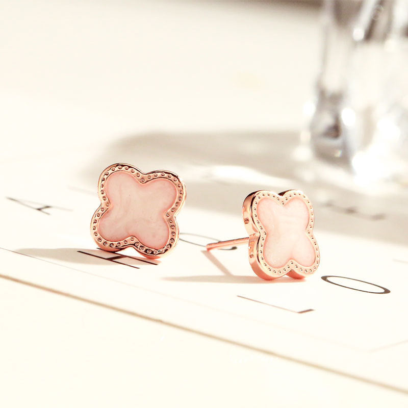 Damen Ohrstecker mit stilvollem Blumenmotiv und elegantem Design Shop Nory