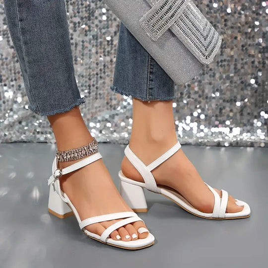 Elegante Sandalen Mit Chic Schnallenschluss