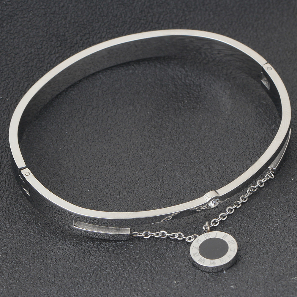 Damen Armreif mit elegantem Anhänger und funkelndem Kristall Shop Nory