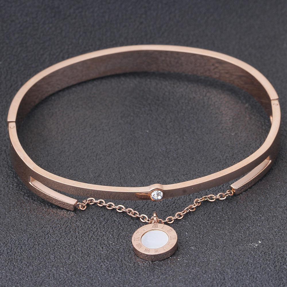 Damen Armreif mit elegantem Anhänger und funkelndem Kristall Shop Nory