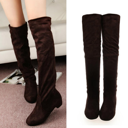 Damen Overknee-Stiefel mit weichem Veloursfinish, flachem Keilabsatz und stretchigem Schaft Shop Nory