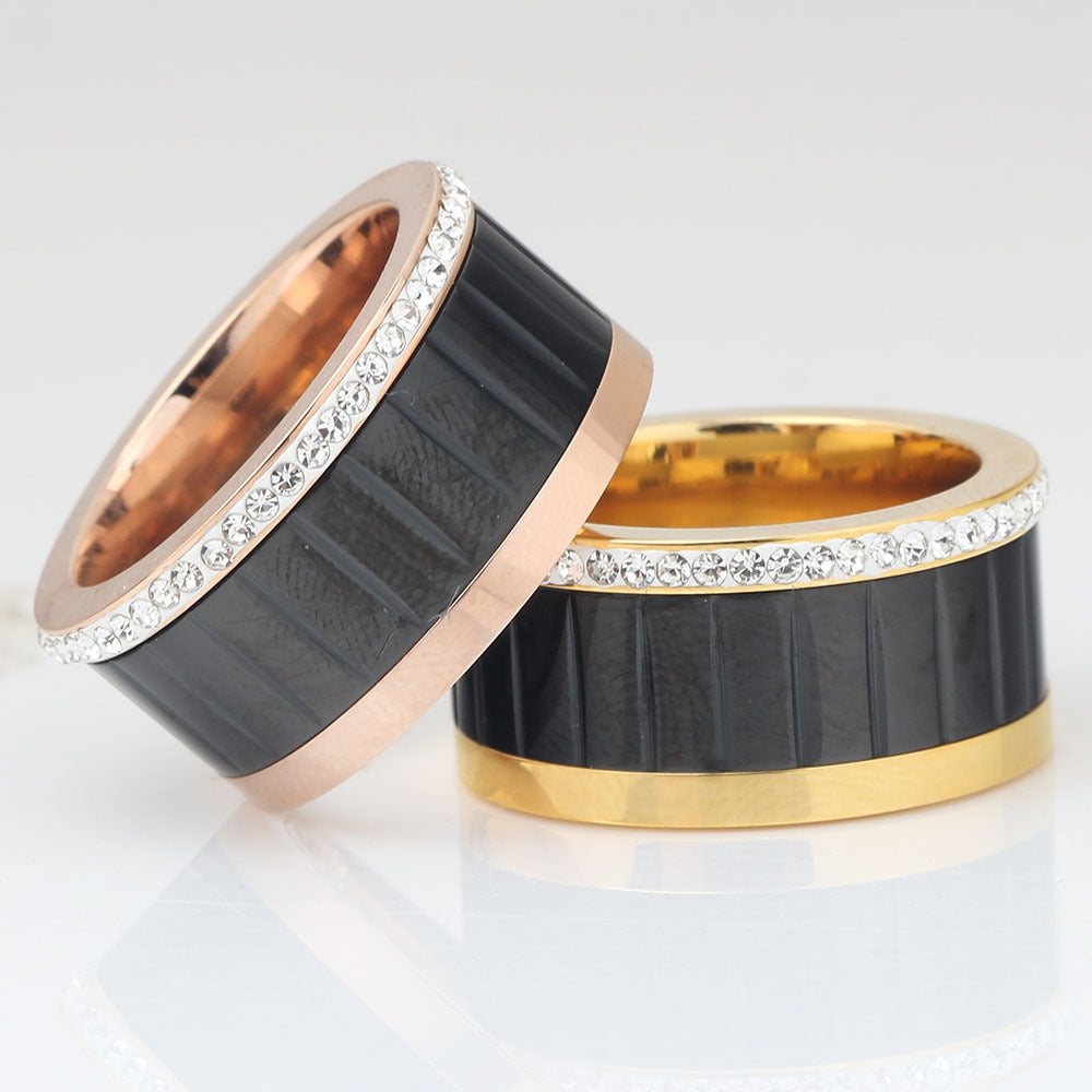 Herren Ring mit eleganten, gravierten Details und funkelndem Zirkonia Shop Nory