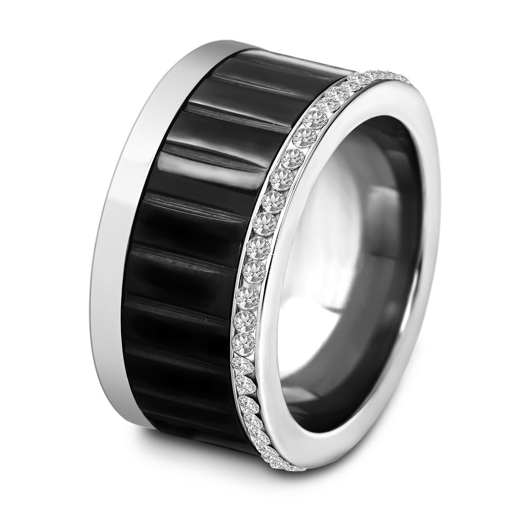 Herren Ring mit eleganten, gravierten Details und funkelndem Zirkonia Shop Nory