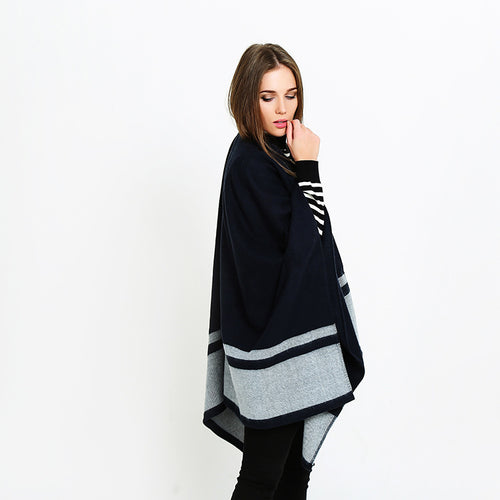 Damen Oversize-Ruana im kastigen Cape‑Schnitt mit kontrastierender Bordüre Shop Nory