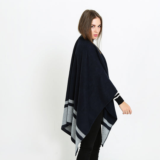 Damen Oversize-Ruana im kastigen Cape‑Schnitt mit kontrastierender Bordüre Shop Nory