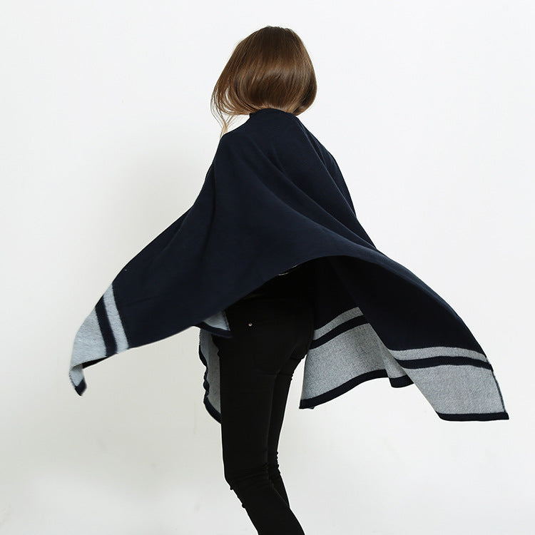 Damen Oversize-Ruana im kastigen Cape‑Schnitt mit kontrastierender Bordüre Shop Nory