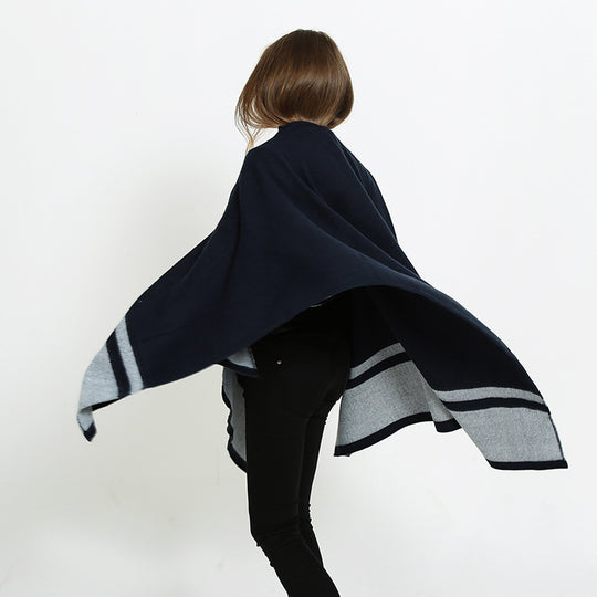 Damen Oversize-Ruana im kastigen Cape‑Schnitt mit kontrastierender Bordüre Shop Nory