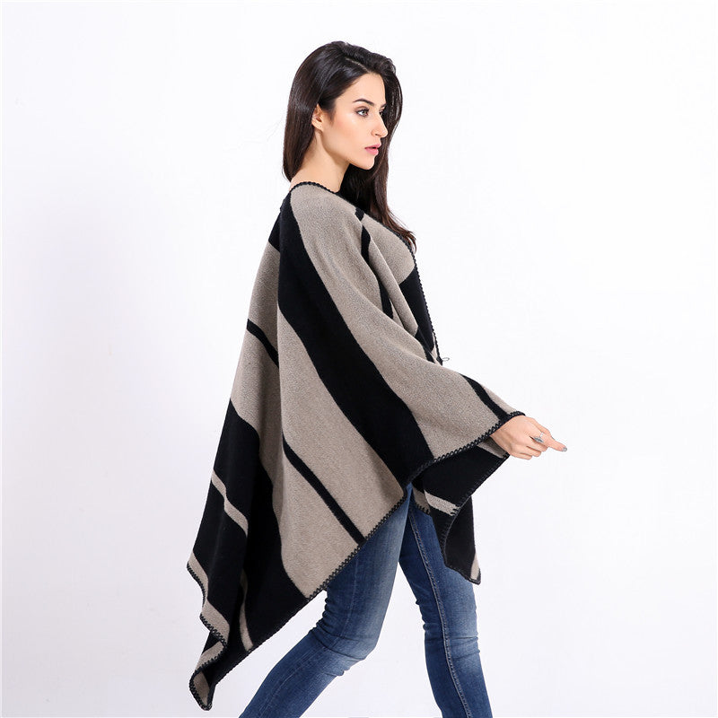 Damen Oversize-Ruana mit geometrischem Blockstreifen und Ziernaht Shop Nory