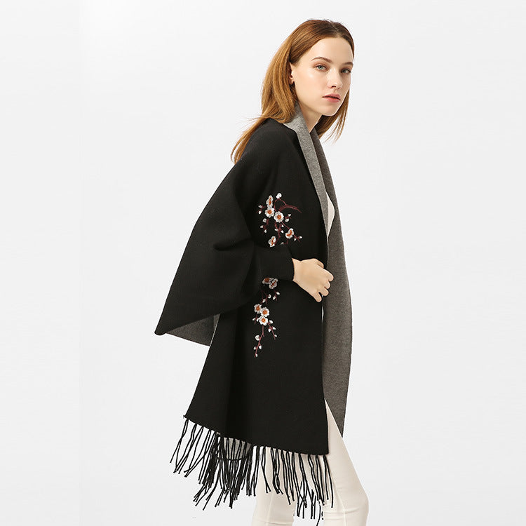 Damen Reversible Strick-Ruana mit Blumenstickerei und Fransensaum Shop Nory