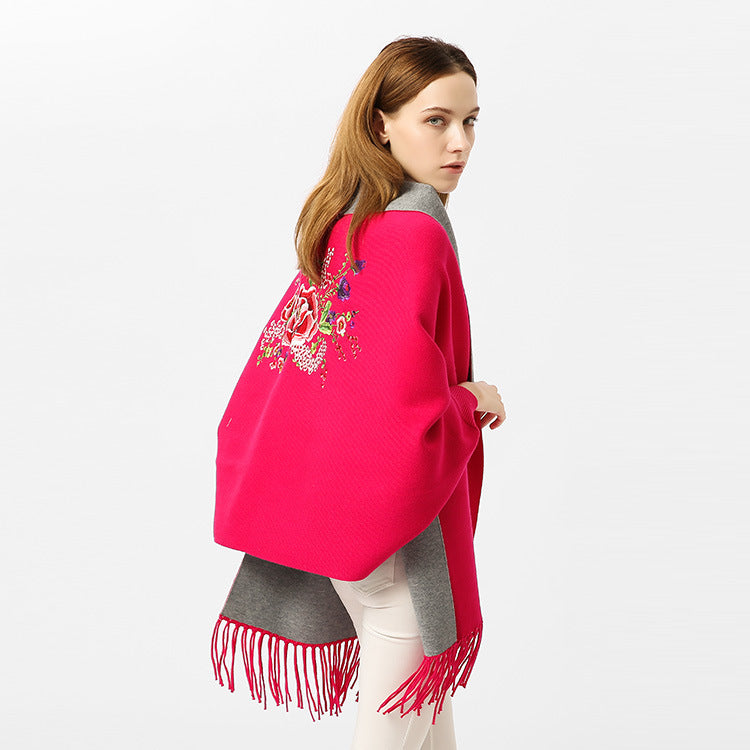 Damen Cape‑Schal mit besticktem Innenfutter und Fransensaum Shop Nory