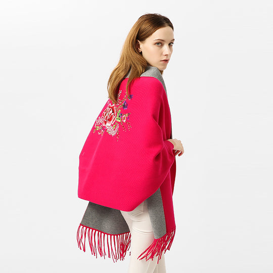 Damen Cape‑Schal mit besticktem Innenfutter und Fransensaum Shop Nory