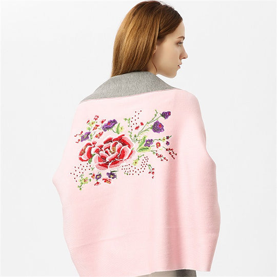 Damen Cape‑Schal mit besticktem Innenfutter und Fransensaum Shop Nory