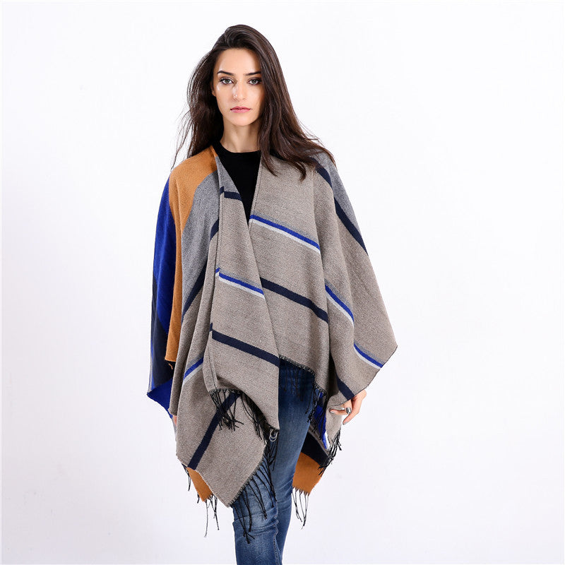 Damen Oversize-Ruana‑Überwurf aus Wollmix mit Zipfelsaum und Fransensaum Shop Nory