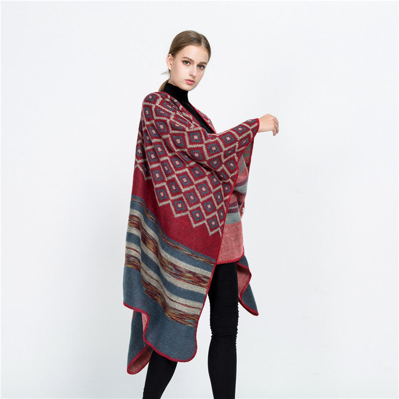 Damen Wolloptik-Ruana mit gewebtem Quadratjacquard und Zierstichkante Shop Nory