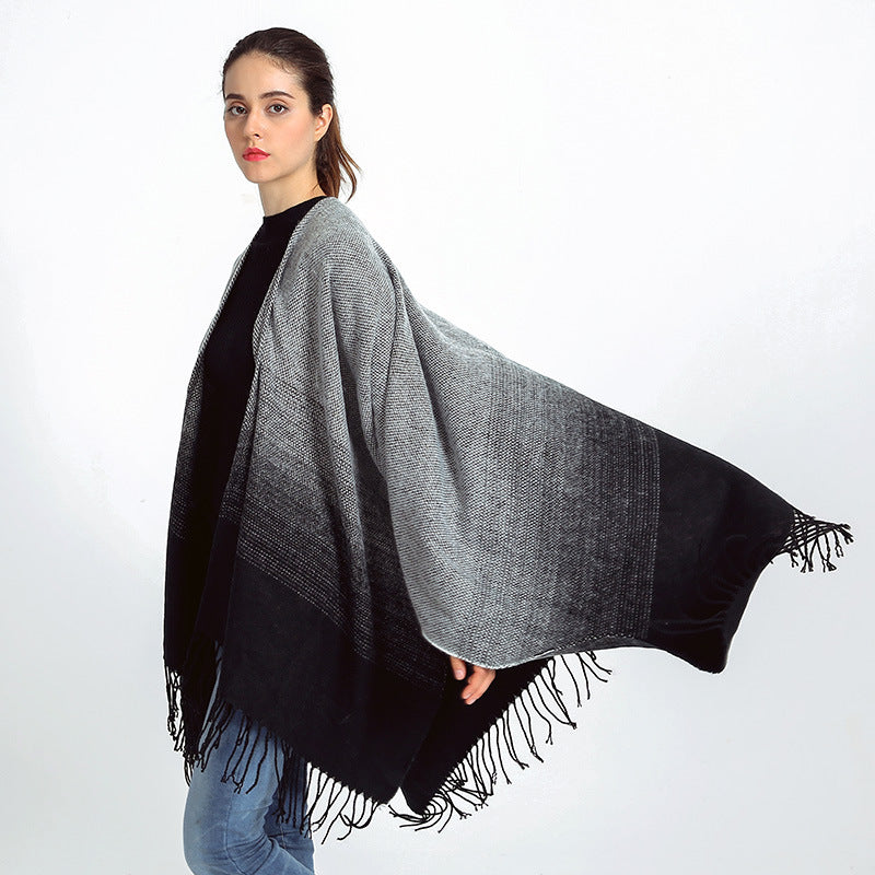 Damen Oversize-Poncho im Verlaufsstrick mit Fransen und offener Front Shop Nory