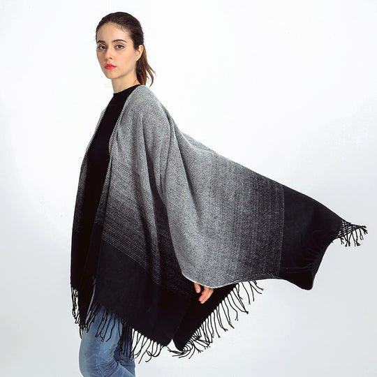 Damen Oversize-Poncho im Verlaufsstrick mit Fransen und offener Front Shop Nory